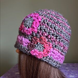 Chic crochet beanie soft satin acrylic yarn medium new